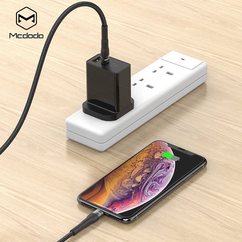 شارژر مک دودو مدل CH-7240 به همراه کابل تبدیل لایتنینگ